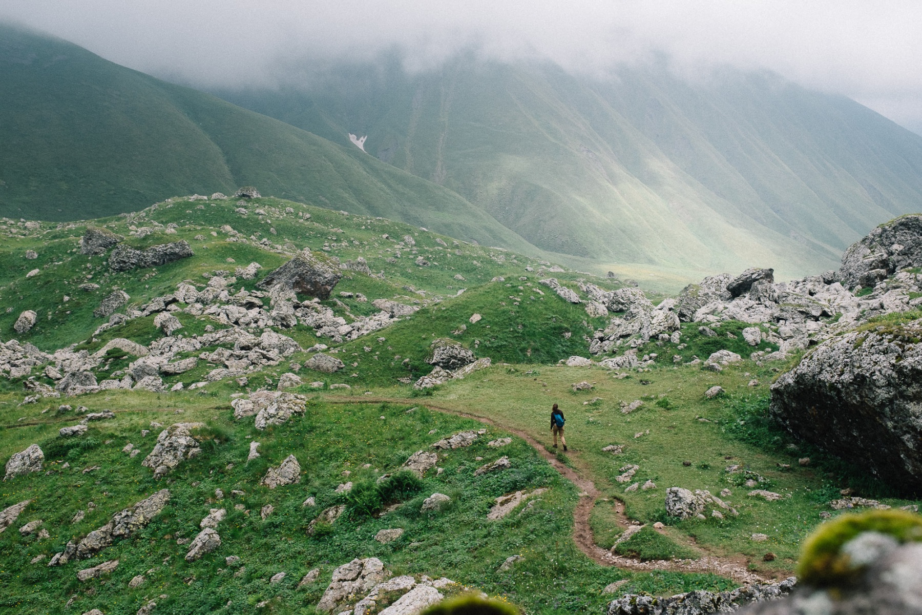 Hiking the trail to Abudeluri white lake