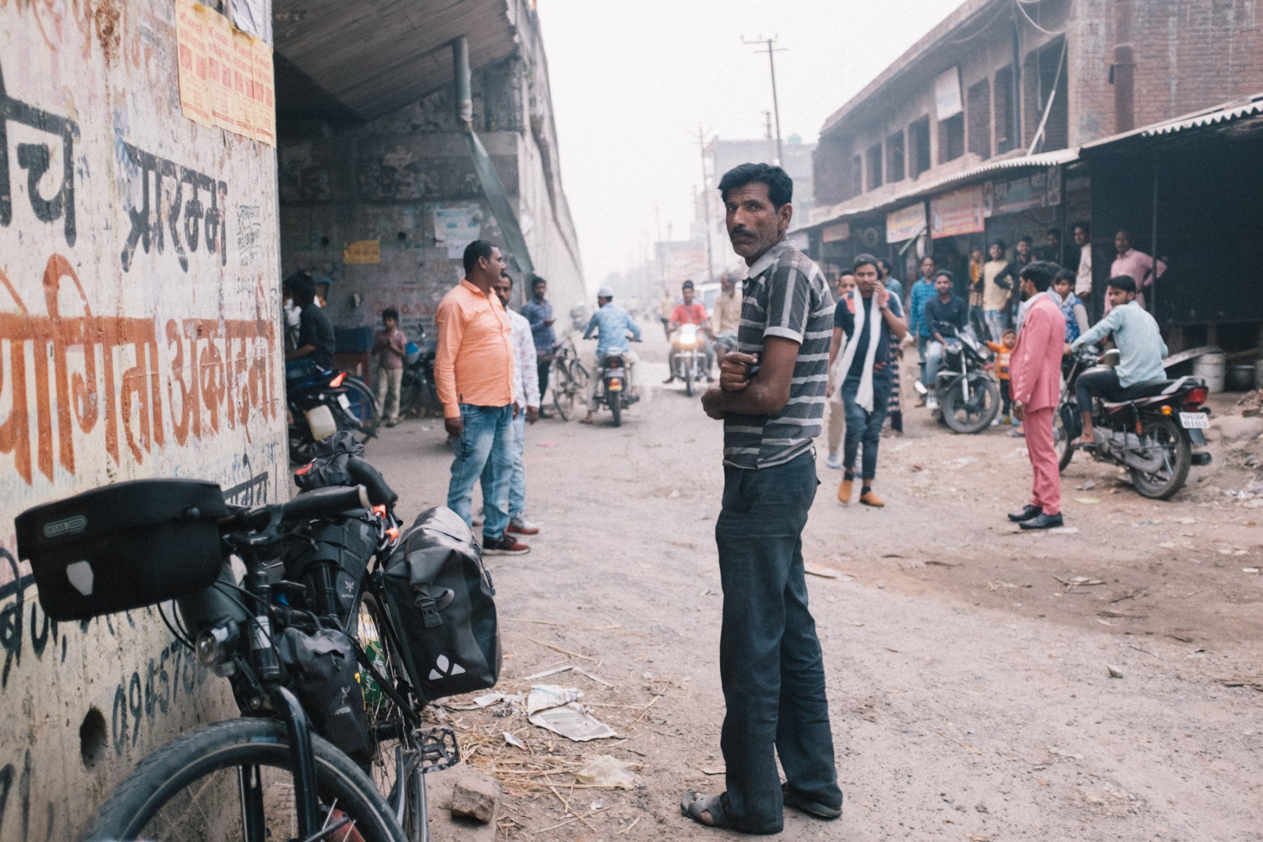 Local Indian man looking at Sabina's Avaghon S28