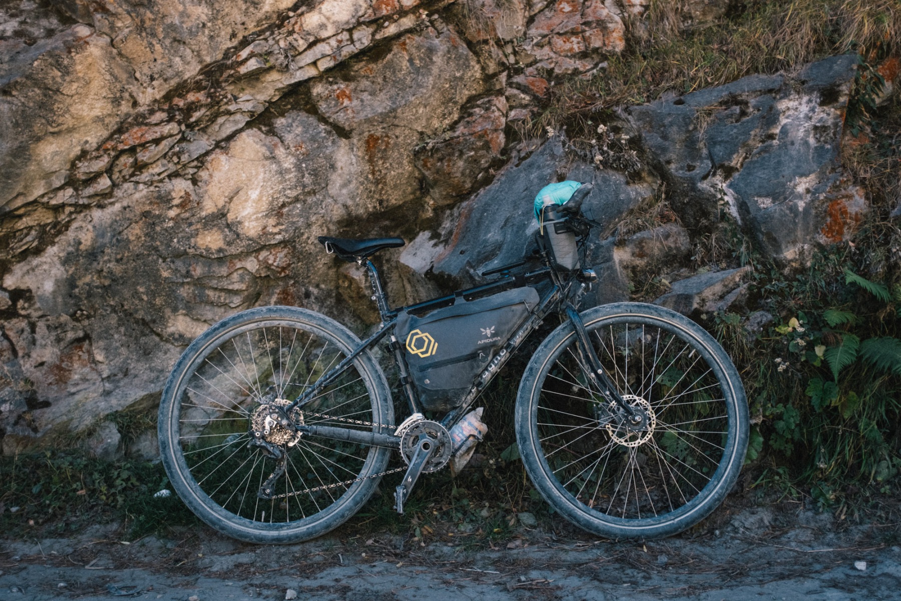 Avaghon S28 bikepacking setup with Apidura frame bags