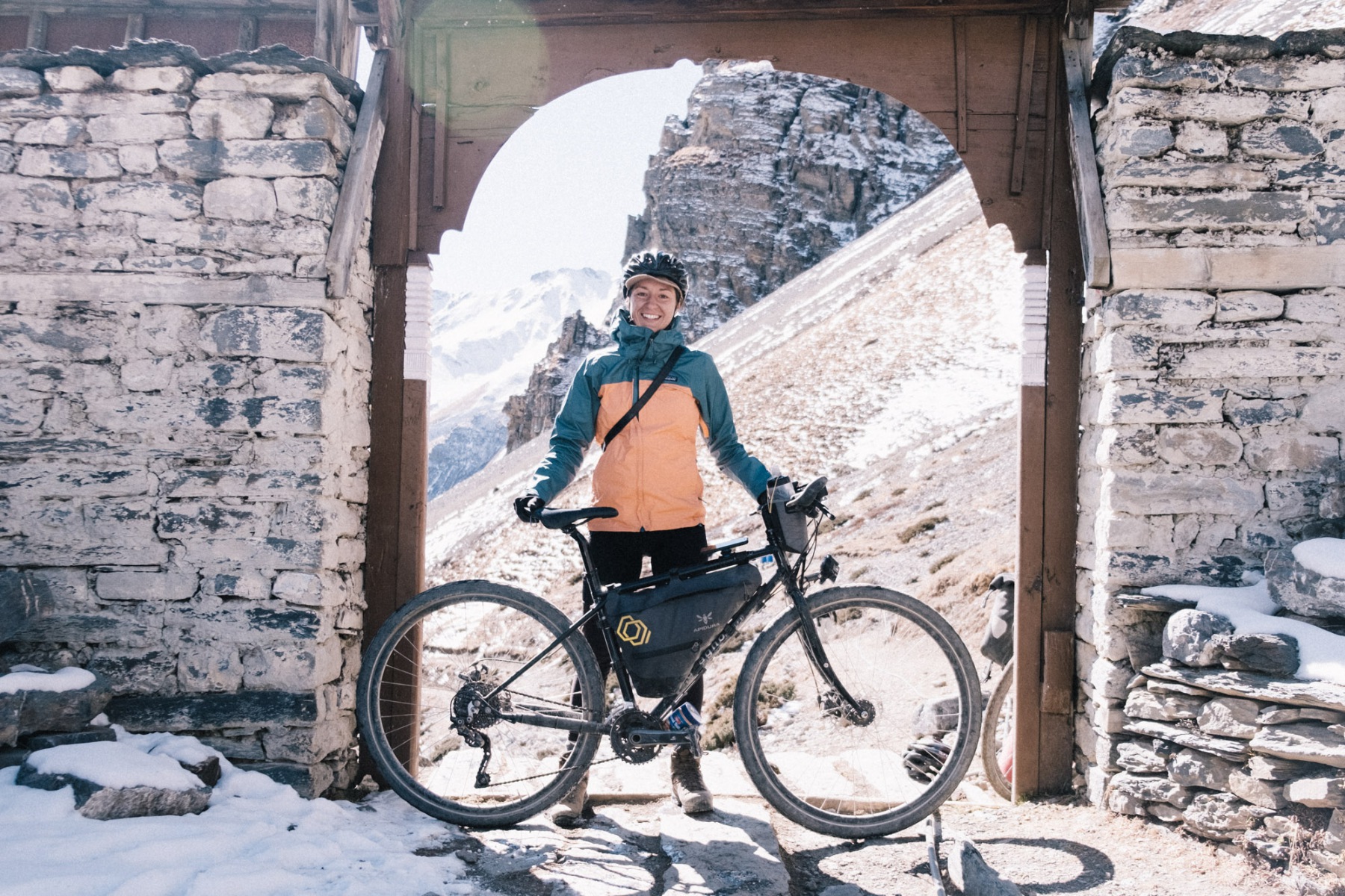 Sabina with her Avaghon S28 Apidura frame bags