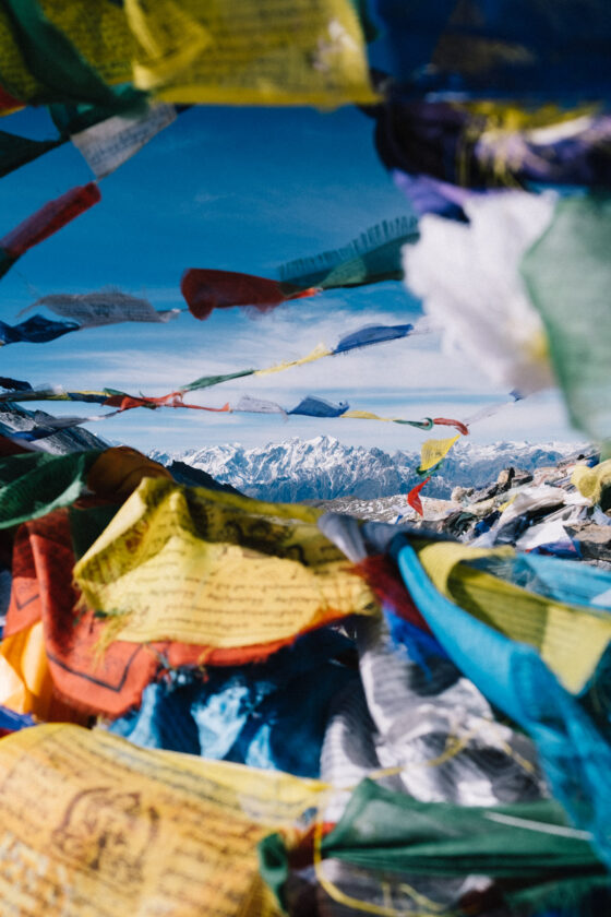 Prayer flags Views Himalaya Annapurna Circuit Bikepacking Thorong La