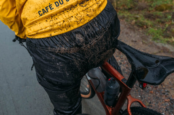 A Day in Hell – Gravel cycling in rain | Testing Cafe du Cycliste rain jacket