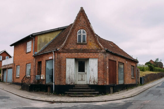 Bikepacking the Hærvejen family reunion old house
